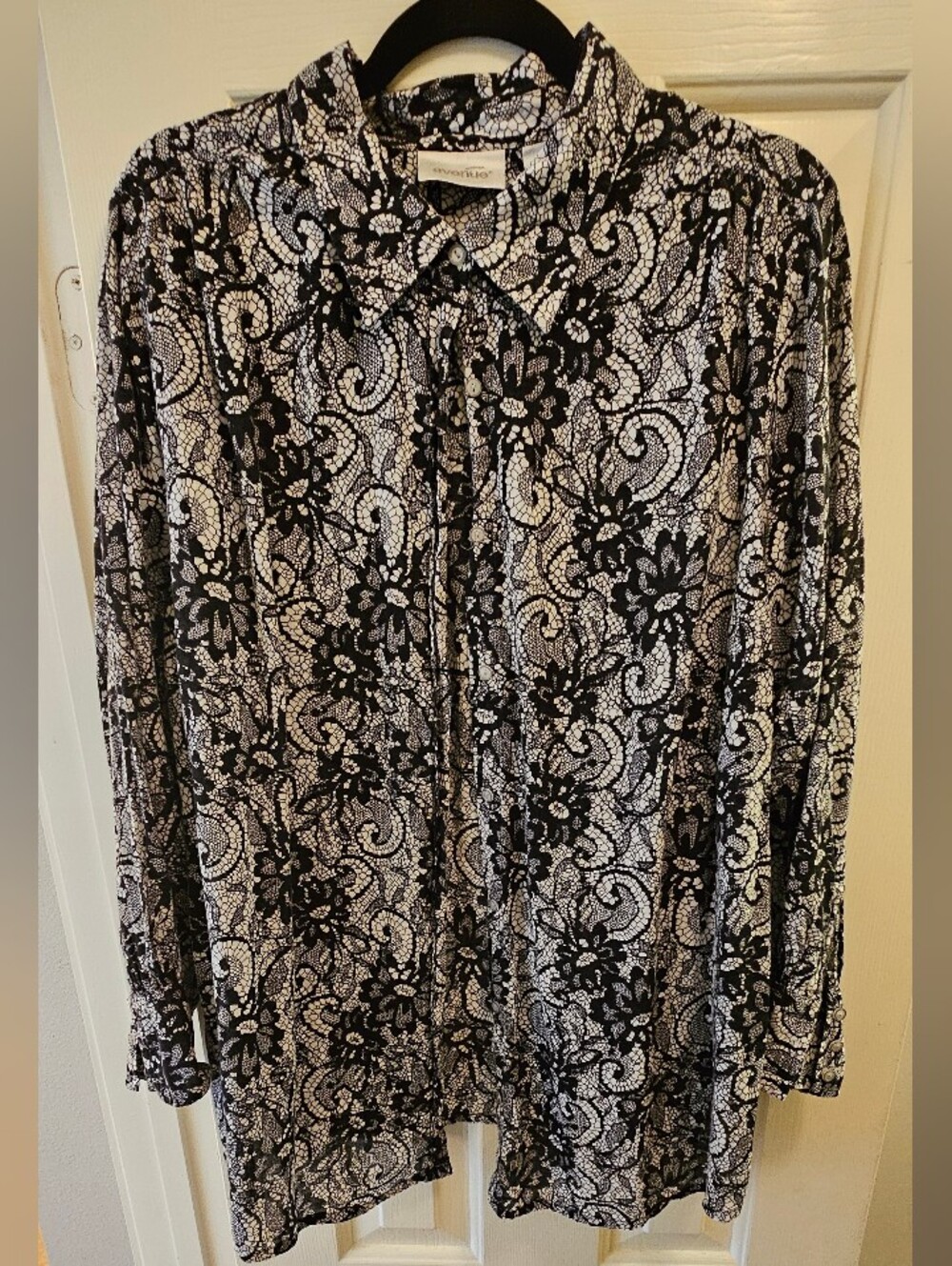 Avenue Black & White Paisley Button-Down Shirt